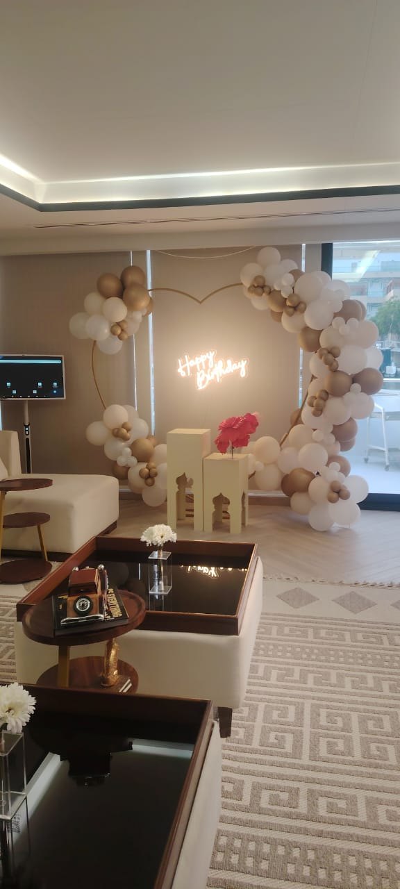 Neutral balloon backdrop inside the yacht